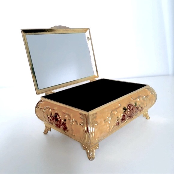 Enamel Other - HOST PICK🌟NWT Vintage Metal Jewellery Box Europe Style